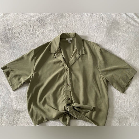 TOPSHOP Green Crop Short Sleeve Button Up Size 8 - Picture 3 of 7